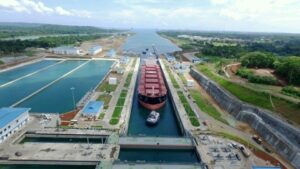18075_originalimage_Panama Canal_first transit