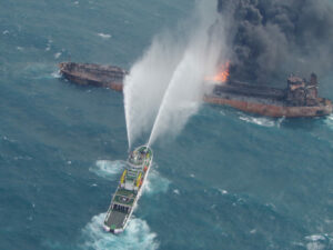 2018-01-12T093437Z_333570549_RC128EB1FD70_RTRMADP_3_CHINA-SHIPPING-ACCIDENT-JAPAN-800x600