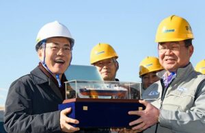 president-moon-jaein-left-smiles-81195