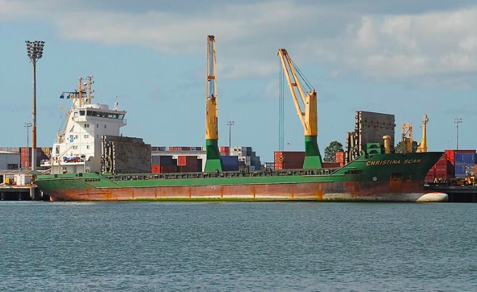Cargo Ship Taken On Tow English Channel The Maritime Telegraph