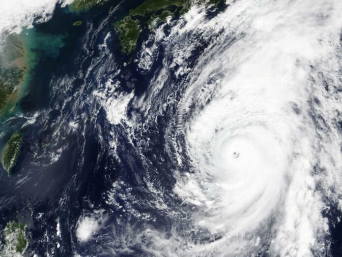 Powerful typhoon hit Japan: ship sank